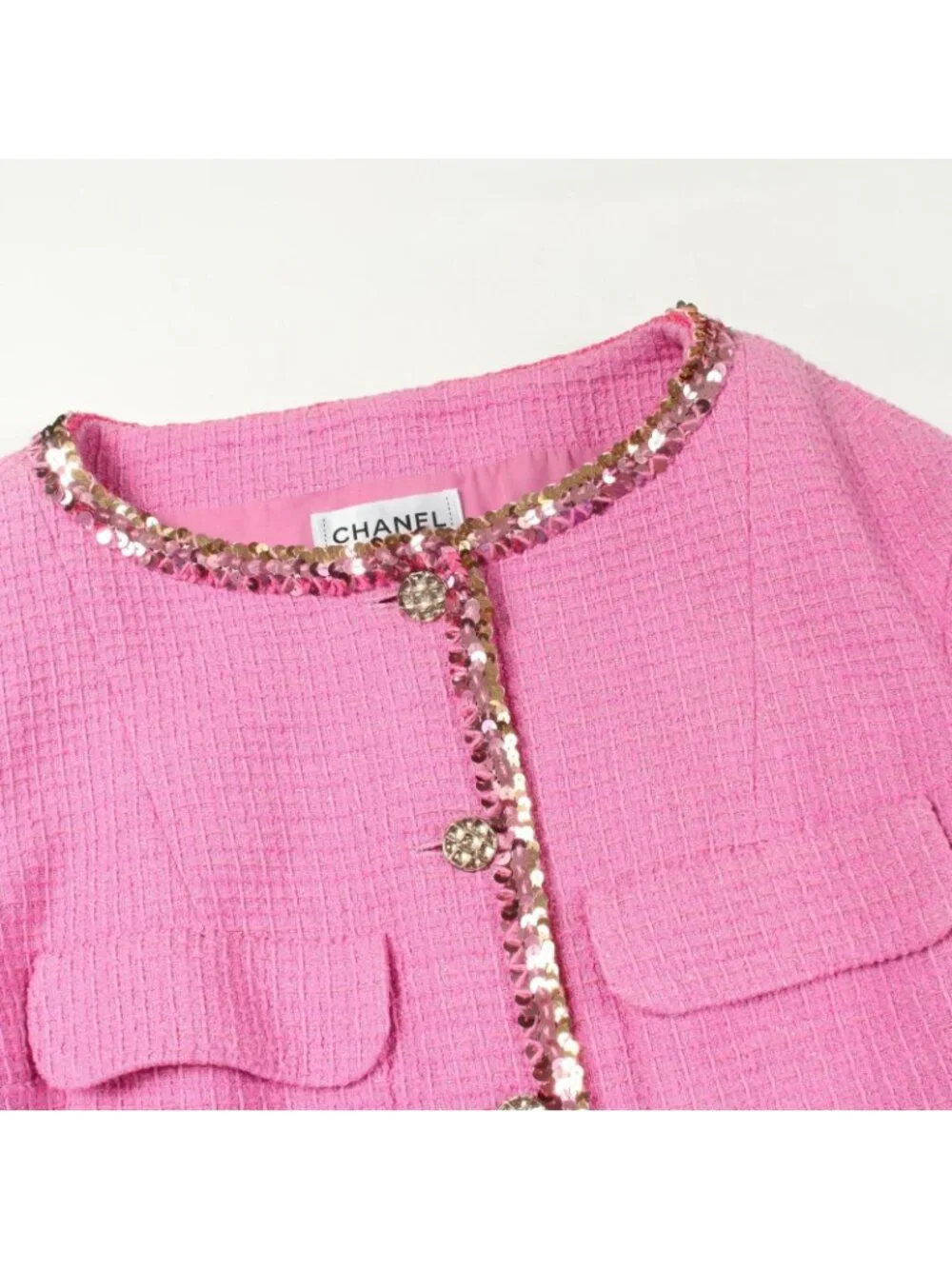 CHANEL slight signs